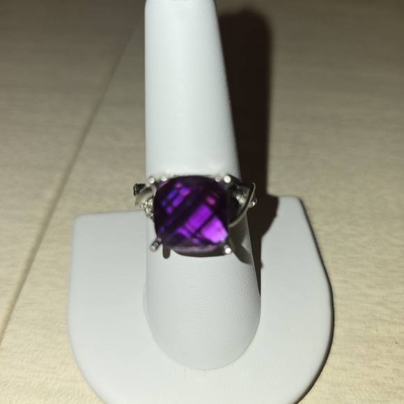 Jewelry - Elegant Purple Gemstone Ring